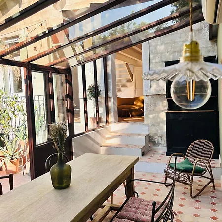 Maison Atypique Au Coeur De Montpellier, Cours Et Parking Holiday home *